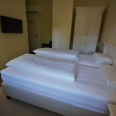 Wildhof Hotel Neustrelitz Buitenkant foto
