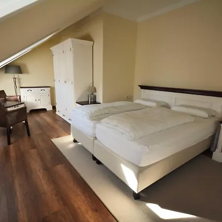 Wildhof Hotel Neustrelitz Buitenkant foto