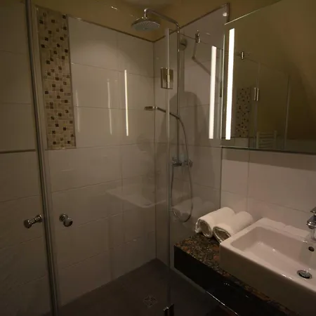 Wildhof Hotel Neustrelitz Buitenkant foto